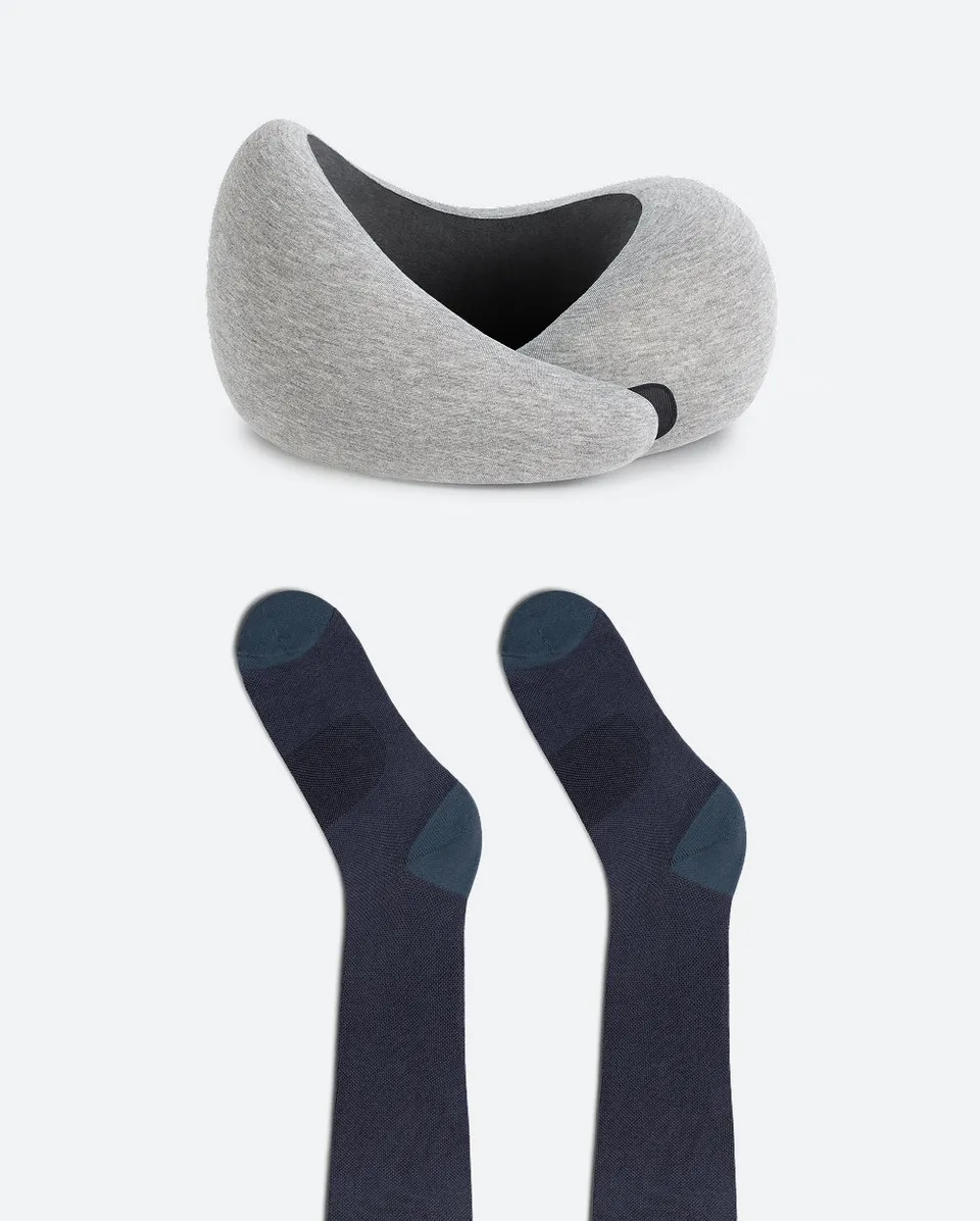 ostrichpillow-the-getaway-bundle-duo-de-voyage-coussin-de-cou-et-masque-pour-avi image 1