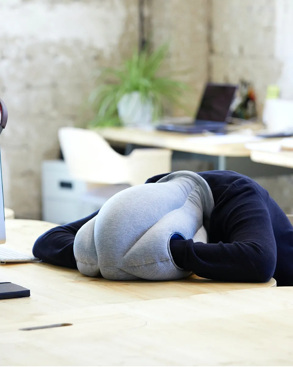 ostrichpillow-original-napping-pillow-coussin-de-sieste-cocooning-anti-lumi-re-e image 1