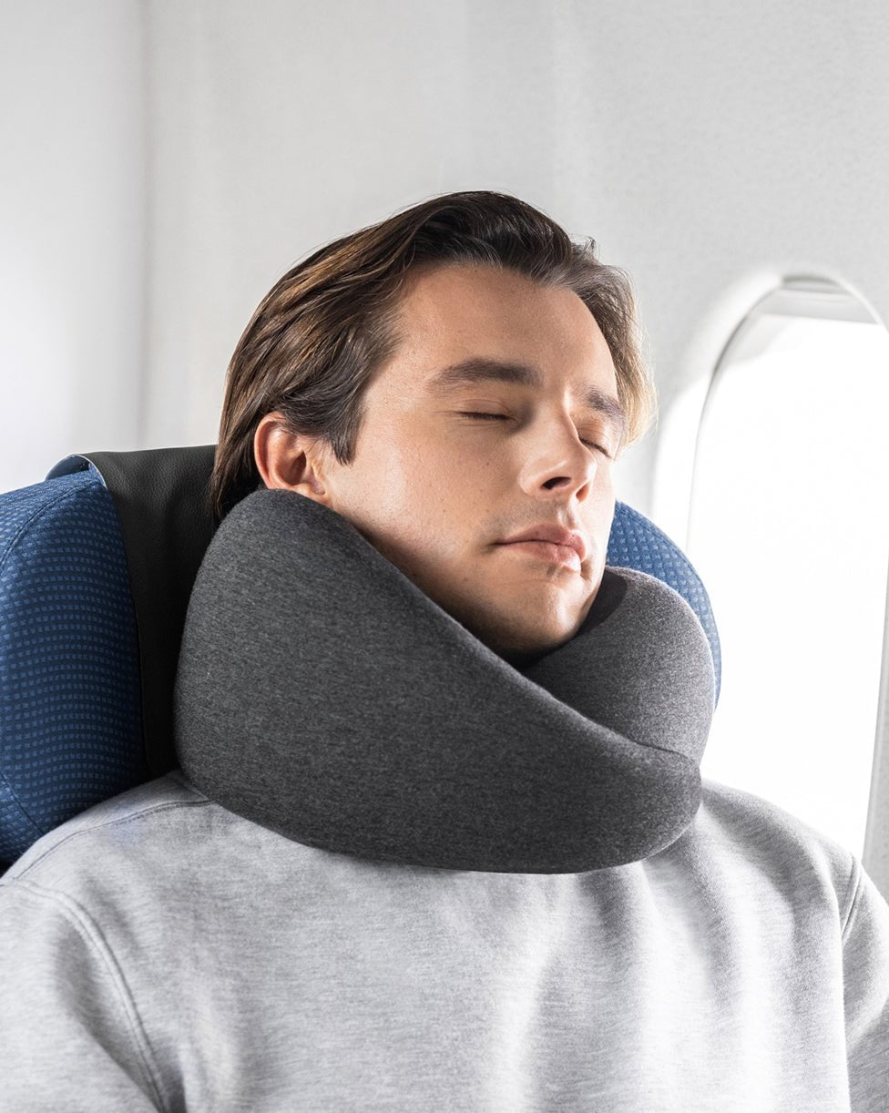 ostrichpillow-the-getaway-bundle-duo-de-voyage-coussin-de-cou-et-masque-pour-avi image 4
