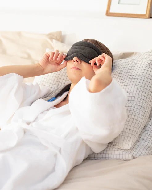 ostrichpillow-the-wind-down-bundle-coffret-self-care-masque-oculaire-chaud-froid image 4